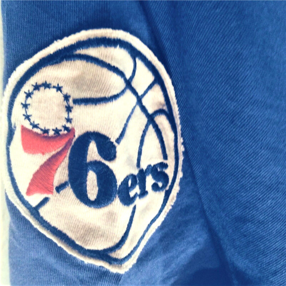 NBA 76ers Retro T-Shirt Small 70's Style Philadelphia Logo Blue Embroidered NWT - Picture 4 of 5